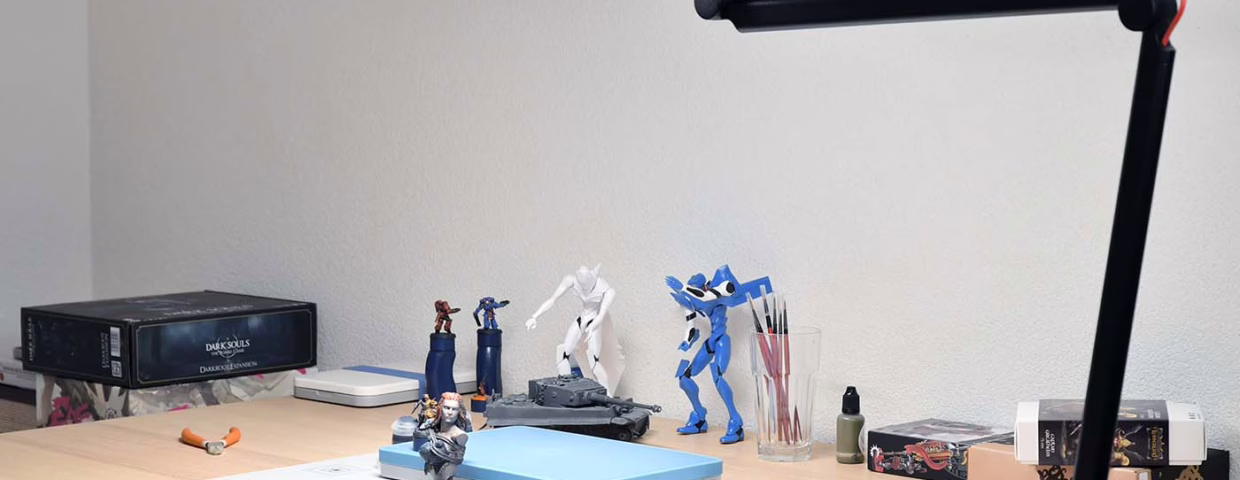 Lamp for painting miniatures
